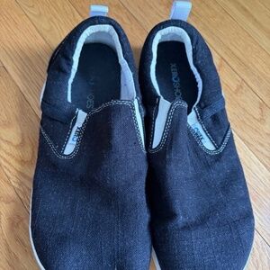 Xero aptos black canvas barefoot shoe 10slip on